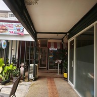 หน้าร้าน A&A Diner ทรีสแควร์