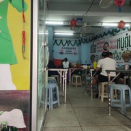 บรรยากาศ ก๋วยเตี๋ยวเนื้อ-หมูลุงดม ตลาดปากน้ำ