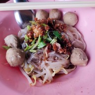 เมนูของร้าน ก๋วยเตี๋ยวเนื้อ-หมูลุงดม ตลาดปากน้ำ
