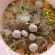 ทรงกิจลูกชิ้นเนื้อวัว