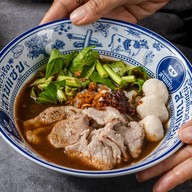 ก๋วยเตี๋ยวเรือสามแซ่บ ตลาด The Moonlight ปากน้ำ