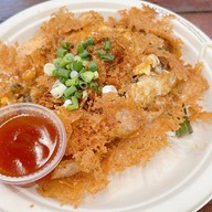 เมนูของร้าน เฮงหอยทอดชาวเล ตลาดต้นสัก