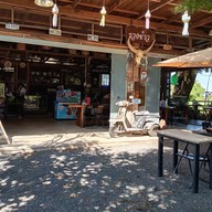 บรรยากาศ ก๋วยเตี๋ยว บ้านเฌอ By รวงข้าว