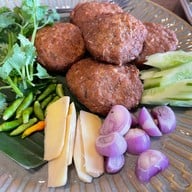 เมนูของร้าน ครัวดอกไม้ขาว สาขาบำรุงเมือง