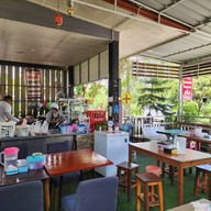 ร้านข้าวขาหมูคุณแม่ เกาะยอ