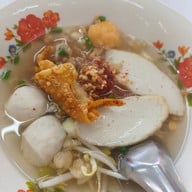 เจ๊เจี่ย เย็นตาโฟ ติดธนาคารไทยพาณิชย์ ริมถนนพระราม4