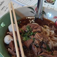 ทรงภพเตี๋ยวและข้าวซอย บ้านสวน