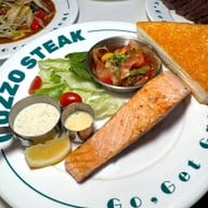 GUZZO STEAK Siam Square One