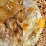 ไก่ตุ๋นไก่กะเพราไก่ทอด & Café - ครัวคุณตุ๊ก ลาดพร้าว 12