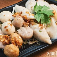 Chim charm (ก๋วยเตี๋ยวปลาคาเฟ่) พัทยา