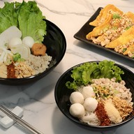 ครบรส ก๋วยเตี๋ยวลูกชิ้นปลา The pocket park udomsuk