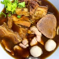 ก๋วยเตี๋ยวเนื้อบิ๊กสุราชวัตร Bigsu beef noodle 陈牛肉面-曼谷 เขตราชวัตร