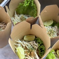 กลมกล่อม (หมี่ไก่ฉีก) Tak