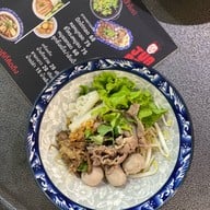 ก๋วยเตี๋ยวเนื้อตุ๋น เฮียจั๊วเซียนตุ๋น ศูนย์อาหาร Just Food