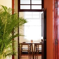 ปูนแดงแกงร้อน Thai Cuisine สาทร