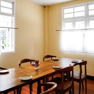 ปูนแดงแกงร้อน Thai Cuisine สาทร