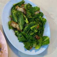 ร้านป้อมกินแล้วรวย -