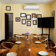 ปูนแดงแกงร้อน Thai Cuisine สาทร