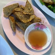 ร้านป้อมกินแล้วรวย -