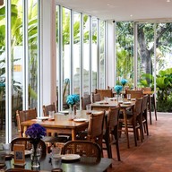 ปูนแดงแกงร้อน Thai Cuisine สาทร