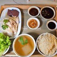 เมนูของร้าน เรือนต้น มณเฑียร สุรวงศ์