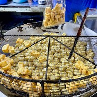 เมนูของร้าน เต้าหู้ทอดป้ายุพิน ตลาดหัวรอ