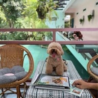 Jungle De Woof Cafe