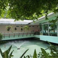 Jungle De Woof Cafe