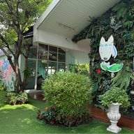Jungle De Woof Cafe