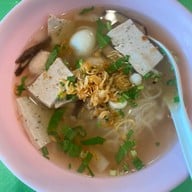 คุณแดงก๋วยจั๊บญวน วังหลัง