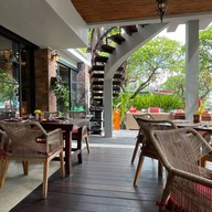 Rosso Vivo Dine & Lounge