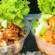 ร้านปลาหมึกย่างใบบัวหลังมอ