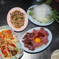 (ป๋าสันต์)ครัวอีสาน ติดกับปั้ม ปตท.