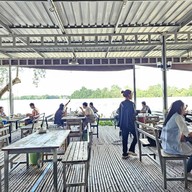 บรรยากาศ ครัวปลาเถื่อน ศุขประยูร12