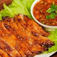 ข้าวไก่ย่าง+หมูย่างน้ำจิ้มแจ่วรสเด็ด