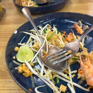 เมนูของร้าน จงรักผัดไทย (Jong Rak Padthai) จงรักผัดไทย (Jong Rak Padthai) ตลาดต้นไม้ชายคา เพชรเกษม 28