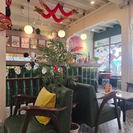 บรรยากาศ Newtro Cafe กาแฟ ขนมหวาน โทสต์ เค้ก อาหารเช้า บรรทัดทอง