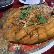 เฌอ-บุรี โฮมสเตย์