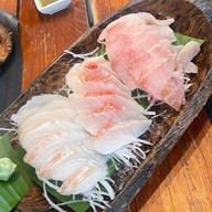 Architeuthis  cafe (อาร์คีทิวธีสคาเฟ่) cafe