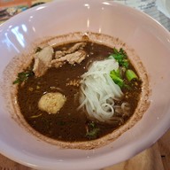 ก๋วยเตี๋ยวเรืออยุธยาเจ๊จุ๋ม พระยาสุเรนทร์