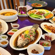 บ้านมะลิ คาเฟ่แอนด์เรสเตอรอง ถนนเพชรบุรี ซอย 15
