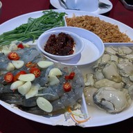 เฌอ-บุรี โฮมสเตย์