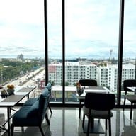 บรรยากาศ Level 8 Kitchen & Bar