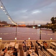 ร้านโอยั๊วะริเวอร์เทอเรส สะพานพระราม7