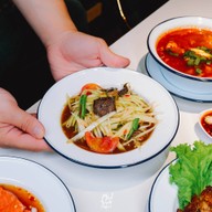 ฅนช่างยำ by กั้งบ้านเพ สาขาทองหล่อ ทองหล่อ ซอย 13