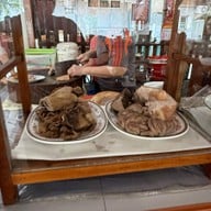 เจ๊เล็ก ไก่สับ ตลาดทรัพย์สิน (ท่าไข่)