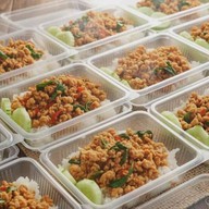 ชารีฟกระเพราแซ่บ ข้าวไข่เจียวทรงเครื่อง ลูกชิ้นทอดฮาล้าล บางบัวทอง