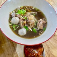 ก๋วยเตี๋ยวหม้อไฟนาย 100 ล้าน โชคชัย