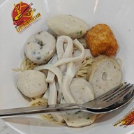 ลูกชิ้นปลาบรรทัดทอง ที่1 จส.100 ลาซาล-แบริ่ง บางนา