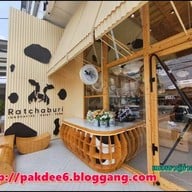 Ratchaburi Dairy Farm Café แฟลกชิปสโตร์